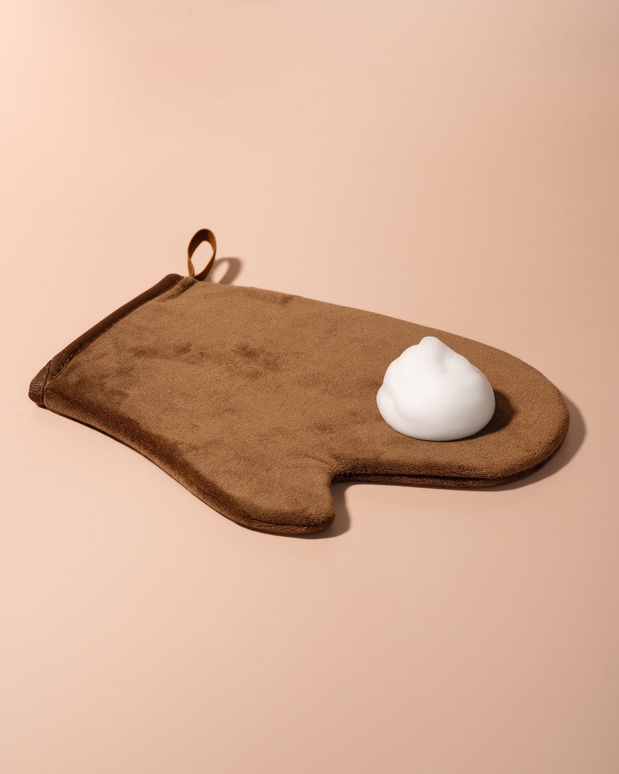 self-tanner glove - Image 2